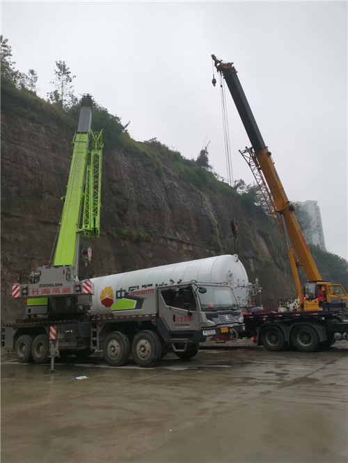 茶陵县“不怕风雨冻”—— 吊车的 “恶劣环境适应” 技术